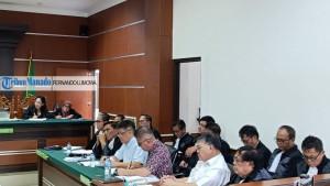 Foto-Tribun-ManadoFernando-Lumowa-Suasana-sidang-lanjutan.jpg