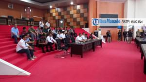 Foto-Tribun-ManadoFistel-Mukuan-Caption-foto-Jajaran-anggota-DPRD.jpg