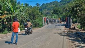 Foto-suasana-di-Jembatan-Darurat-Desa-Muntoi-Kecamatan-Passi-Barat-Foto.jpg