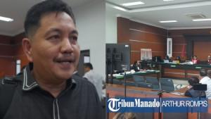 Franklin-Montolalu-sebagai-pengacara-dari-terdakwa-Hein-Arina-sidang-Pengadilan-Negeri-Manado-1.jpg