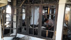 Fredy-Lansun-salah-satu-pemilik-rumah-yang-terbakar-menyebut-Damkar-datang-cukup-cepat.jpg