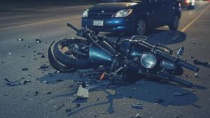 Gambar-kecelakaan-motor-ditabrak-mobil-dari-AI-Grok-X.jpg