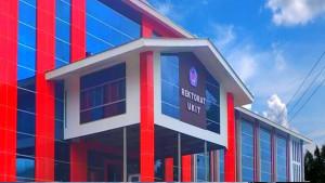 Gedung-Rektorat-UKIT-yang-terletak-di-Jalan-Raya-Tomohon-Kakaskasen-Tomohon.jpg