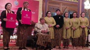 Gubernur-Sulawesi-Utara-Sulut-Olly-Dondokambey-beserta-istri-Senin-582024-malam.jpg
