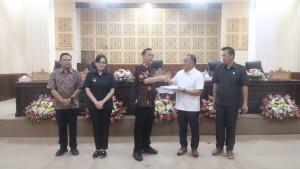 HADIR-Wali-Kota-Tomohon-Caroll-J-A-Senduk-saat-hadir-di-Rapat-hjghjhgj.jpg