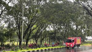 HUJAN-DERAS-Suasana-jalan-air-Soekarno-yang-tengah-HKHK.jpg