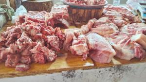 Harga-daging-babi-di-Pasar-Bersehati-Kota-Manado-Sulawesi-Utara-Sulut-Rabu-29-Oktober-2025.jpg