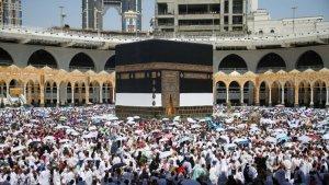 Jemaah-Muslim-berkumpul-di-depan-Kabah-di-Masjidil-Haram-di-kota-suci-Mekah.jpg