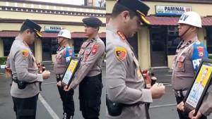Kapolrestabes-Makassar-Kombes-Pol-Arya-Perdana-seusai-mencoret-foto-Bripka-Teguh.jpg
