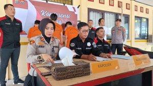 Kapolsek-Mapanget-Iptu-Lesly-Lihawa-saat-memimpin-konferensi-pers-Rabu-3-April-2024-fgh.jpg