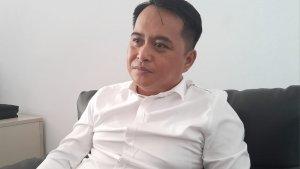 Ketua-KPU-Manado-Ferley-Kaparangfhfghfghggh.jpg