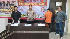 Konferensi-pers-di-ruang-pertemuan-Mapolres-Bolmong-Sulawesi-Utara-Rabu-91552024.jpg