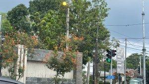 Lampu-jalan-di-Bitung-masih-menyala-meski-sudah-siang.jpg