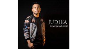 Lirik-Lagu-Judika-Tersenyumlah-Sobat.jpg