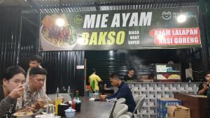 MIE-AYAM-Mie-ayam-di-Warung-Makan-Mas-Danky-Jalan-Tololiu-Supit.jpg
