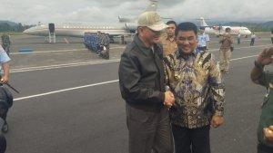 MOMEN-Gubernur-Sulawesi-Utara-Yulius-Selvanus-Komaling-YSKlo0.jpg