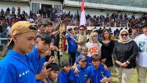 Mario-Bahar-bersama-Tim-Bendang-Stable-saat-merayakan-jhgjhj.jpg