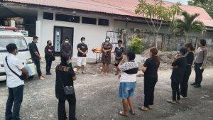 Mayat-Fanni-Donsu-45-dibawa-ke-RS-Bhayangkara-Manado-Sulawesi-Utara.jpg