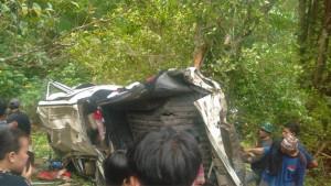 Mobil-Toyota-Hilux-alami-kecelakaan-di-Jalan-Desa-Lanut-Kecamatan-Modayag-Foto.jpg