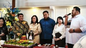 Momen-perayaan-HUT-ke-62-Gubernur-Sulawesi-Utara-Yulius-Selvanus-Komaling-YSK.jpg