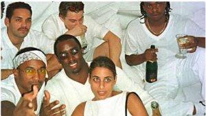 P-Diddy-bersama-beberapa-artis-yang-hadir-di-pestanya.jpg