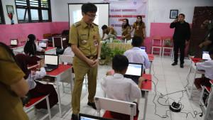 PEMKOT-MANADO-Wakil-Wali-Kota-Manado-Richard-Sualang-membuka.jpg