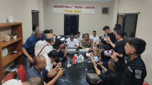 PRESCON-Polda-Sulawesi-Utara-menggelar-press-conference-penanganan-kasuslo.jpg