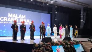 Para-peserta-dalam-Grand-Final-Pemilihan-Nyong-Noni-Sulut-2025-di-Manado-Convention-Center.jpg