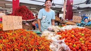 Pedagang-cabai-rawit-bawang-dan-tomat-di-Pasar-Bersehati-ManadoHargGJGJ.jpg