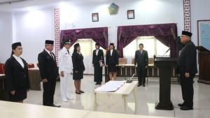 Pelantikan-yang-berlangsung-di-Ruang-Serbaguna-Kantor-Bupati-Jumat-10102025.jpg