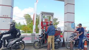 Pelayanan-pengisian-BBM-di-sebuah-SPBU-di-ghfghfgh.jpg