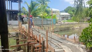 Pembangunan-jembatan-penghubung-antara-RT-11-dan-RT-03-di-Kelurahan-Tidore.jpg