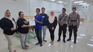 Penerimaan-surat-suara-Pilgub-Sulut-oleh-KPU-Bolseln1.jpg