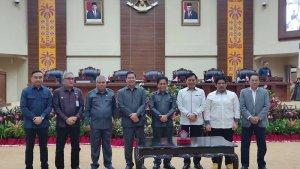 Pengesahan-Perda-APBD-2024-Pemprov-Sulawesi-Utarafhfhfghh.jpg