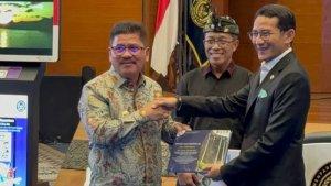 Pjs-Walikota-Tomohon-Ir-Fereydy-Kaligis-menerima-Masterplan-HNGHGFH.jpg