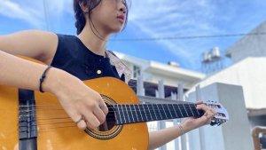 Potret-Cewek-Cantik-Main-Gitar-di-Manado-Sulawesi-Utarafhfghfghfgh.jpg
