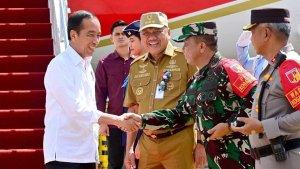Presiden-RI-Jokowi-ke-Manado-disambut-Gubernujmhgjhjhgjhg.jpg