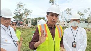 Presiden-ketika-diwawancarai-wartawan-saat-kunjungan-ke-Hotel-Marriott-Likupahjgh.jpg