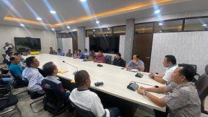 Puluhan-Warga-Kepulauan-Talaud-mendatangi-Polda-Sulawesi-Utara-uyt.jpg