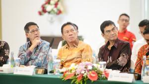 RAKOR-KARHUTLA-Wali-Kota-Bitung-Hengky-Honandar-menghadiri-Rapat.jpg