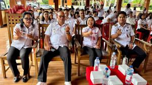 RAPAT-STUNTING-Camat-Wori-Oktavianus-Jus-Mayuntu-bersama-sejumlah-Camat.jpg