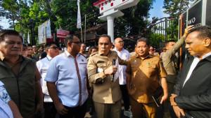 Ratusan-sopir-dump-truck-demo-di-Kantor-Sulut-1.jpg