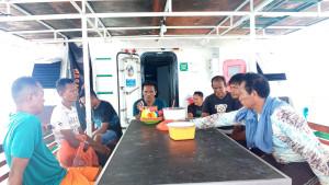 SELAMAT-7-awak-Kapal-Layar-Motor-KLM-Bintang-Sakti-Wakatobi-017u87990.jpg