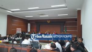 SIDANG-DANA-HIBAH-Suasana-sidang-lanjutan-kasus-dugaan-korupsi-dana-hibah-Pemprovlo0.jpg