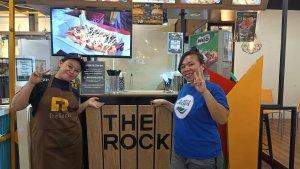 Sandra-Lahati-dan-Anastasya-Limpong-dua-karyawan-Food-Court98.jpg