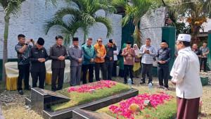 Sekprov-Sulawesi-Utara-Tahlis-Gallang-SIP-MM-memimpin-rombongan-pejabat-Pemprov-Sulut.jpg
