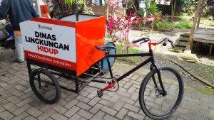 Sepeda-pengangkut-sampah-di-kantor-Camat-Mapanget-Manadolop.jpg