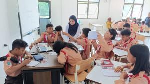 Suasana-belajar-siswa-di-Sekolah-Rakyat-Menengah-Pertama-21-Manadodfh8khkhk.jpg