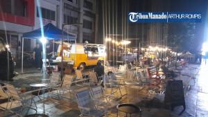 Sulut-Di-sana-food-truck-parkir-di-tepi-kawasan-pedestrian-TribunmanadoArthur-Rompis.jpg