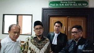 Terdakwa-korupsi-PT-Air-Manado-tahun-2005-Joko-Suroso-saat-ditemui-bersama-kuasa-hukumnya.jpg
